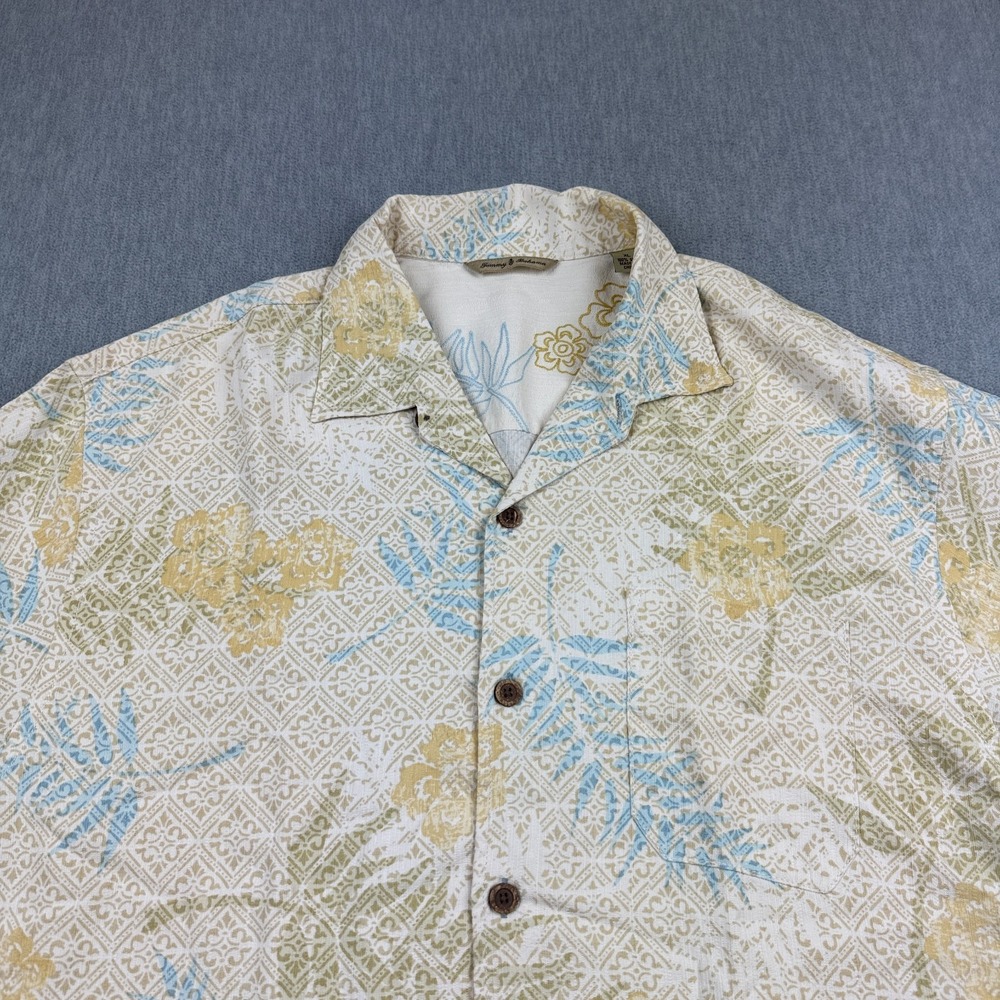 Tommy Bahama Shirt Mens XL Beige 100% Silk Hawaiian‎ Floral Button Up Aloha - Picture 2 of 8